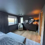 Spacious & Luxurious Family Home W Hot & Cold Tub & Sauna